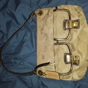 Coach Medium sized shoulder bag.
